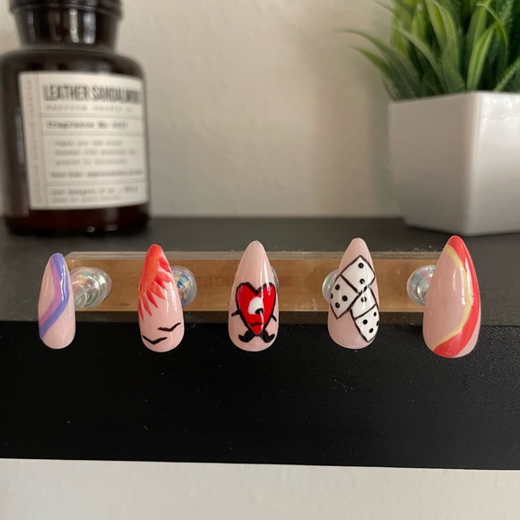 @glossy.lab.beauty Colorful Nail Art Set with Heart and Bad Bunny Designs - Picture 3 of 4